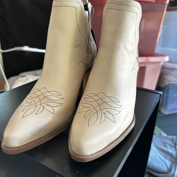 Shoes - Women's Cream Western Ankle Boots